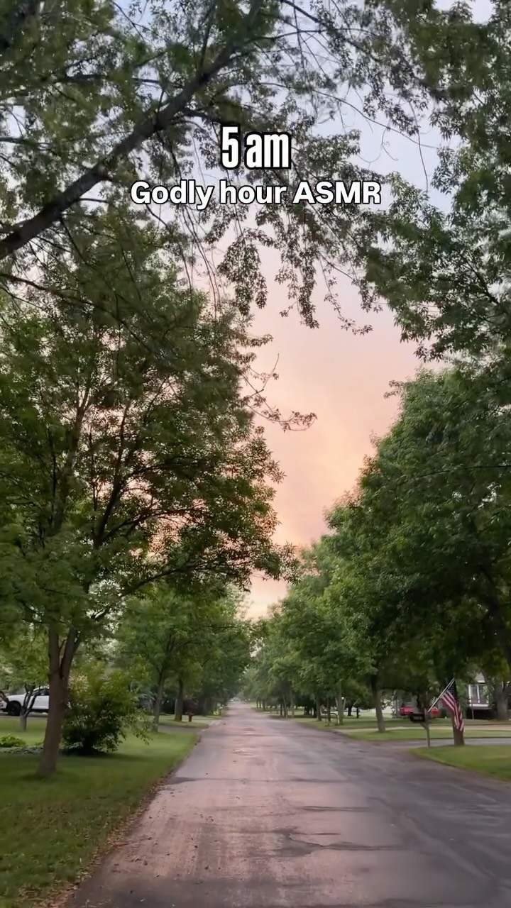 Day ✌🏻I saw the neighborhood albino squirrel AND a black squirrel today! Happy Friday to me 😍

Did about a mile and a half since I woke up late.